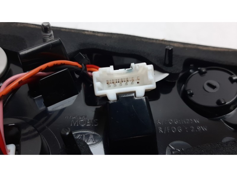 Recambio de piloto trasero derecho interior para kia ceed 1.4 tgdi cat referencia OEM IAM 92404J7500  