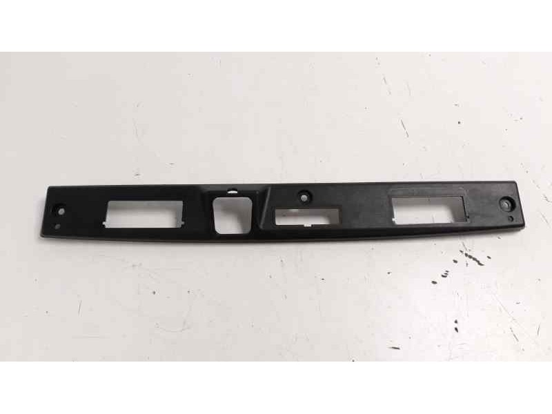 Recambio de molduras traseras para renault kadjar zen referencia OEM IAM   