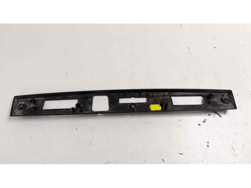 Recambio de molduras traseras para renault kadjar zen referencia OEM IAM   