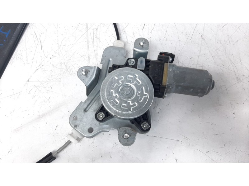 Recambio de elevalunas trasero izquierdo para ssangyong korando 2.2 td cat referencia OEM IAM 7331134001  