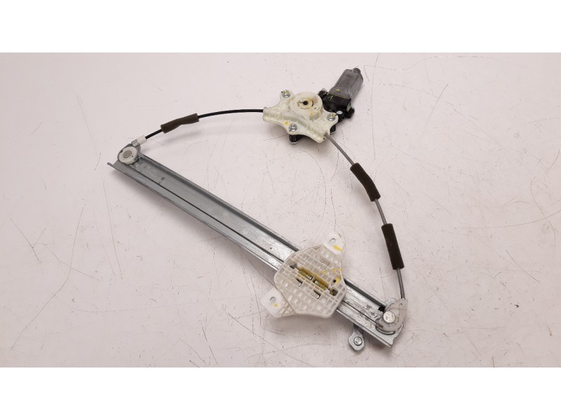 Recambio de elevalunas delantero derecho para hyundai i20 1.2 16v cat referencia OEM IAM 82450C8010  