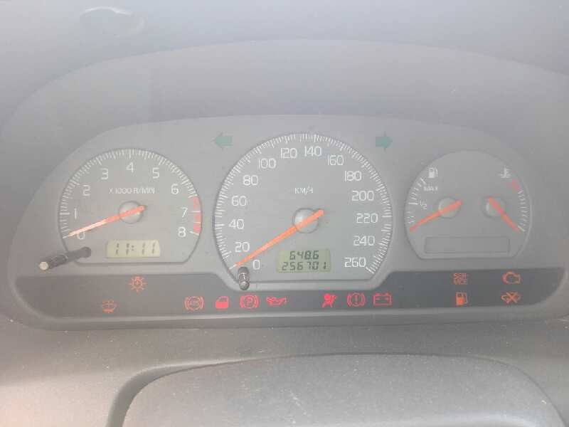 volvo s40 berlina del año 2000