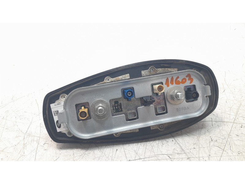 Recambio de antena para land rover discovery sport 2.0 td4 cat referencia OEM IAM GJ3219C089DB  