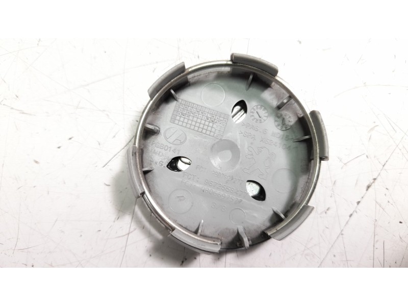 Recambio de tapacubos para peugeot 308 referencia OEM IAM 9807999277  