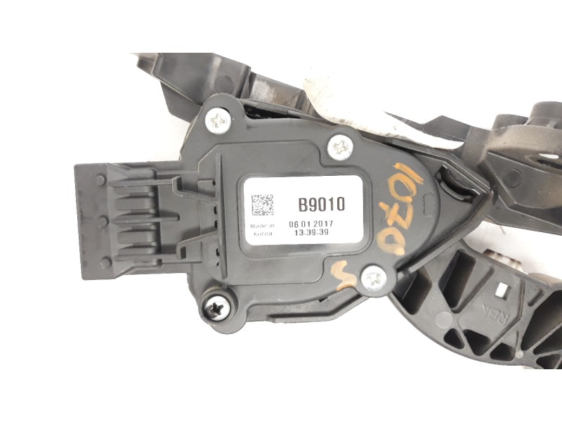Recambio de potenciometro pedal para hyundai i20 1.2 16v cat referencia OEM IAM 32708B9010  