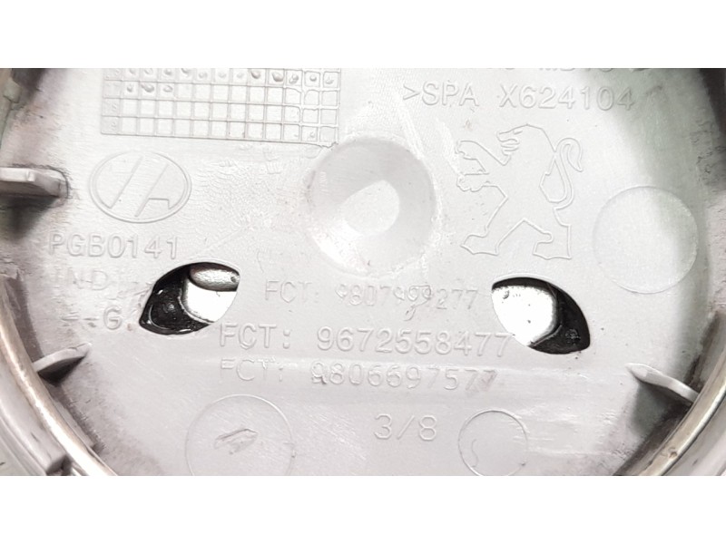 Recambio de tapacubos para peugeot 308 referencia OEM IAM 9807999277  