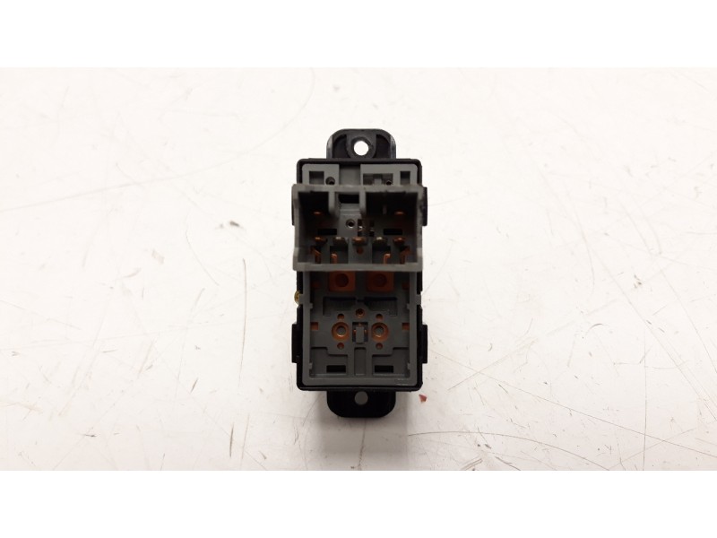 Recambio de mando elevalunas delantero derecho para hyundai i20 1.2 16v cat referencia OEM IAM 93580C8000  
