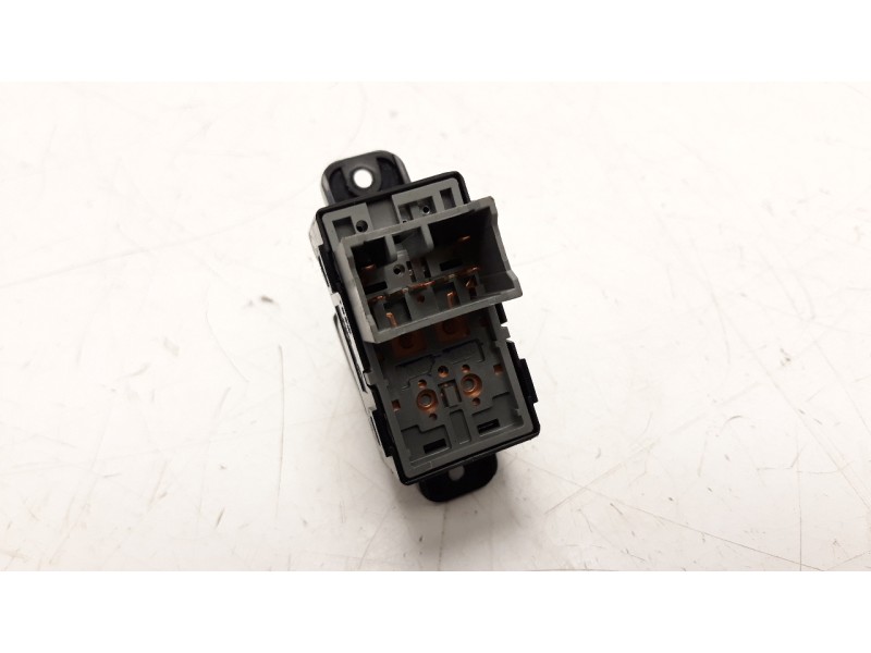 Recambio de mando elevalunas trasero derecho para hyundai i20 1.2 16v cat referencia OEM IAM 93580C7010  