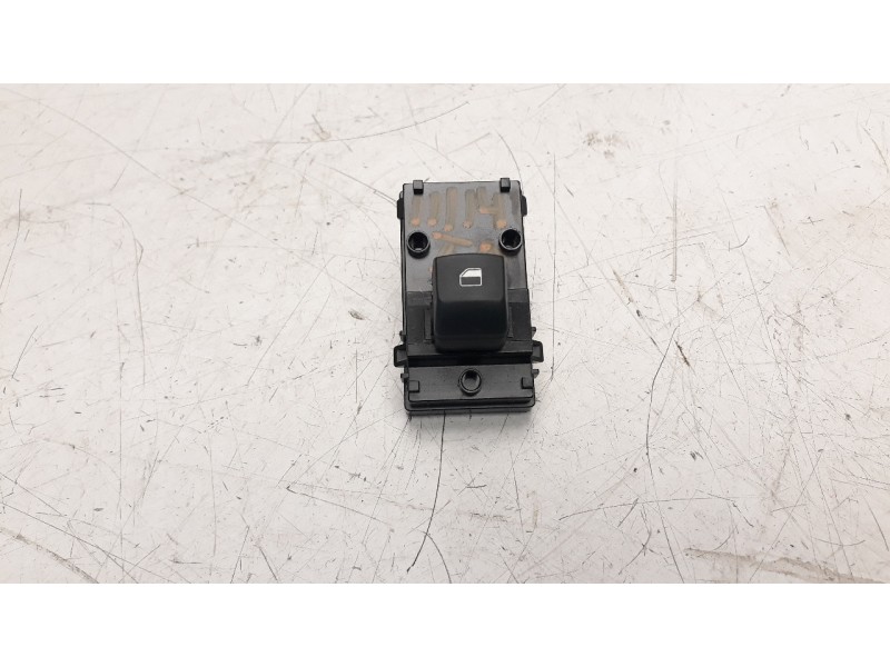 Recambio de mando elevalunas trasero derecho para kia ceed 1.4 tgdi cat referencia OEM IAM 93581J7100  