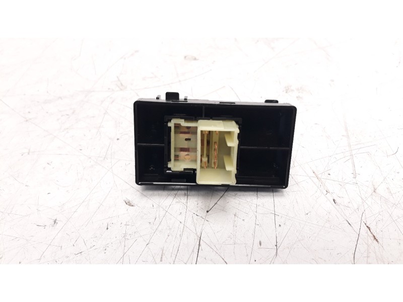 Recambio de mando elevalunas trasero derecho para kia ceed 1.4 tgdi cat referencia OEM IAM 93581J7100  