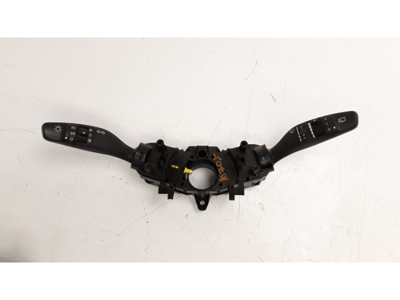 Recambio de mando multifuncion para hyundai i20 1.2 16v cat referencia OEM IAM 93403C8450  