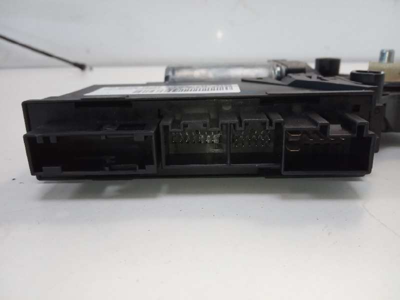 Recambio de motor elevalunas trasero derecho para seat exeo berlina (3r2) style referencia OEM IAM 8E0959802E  