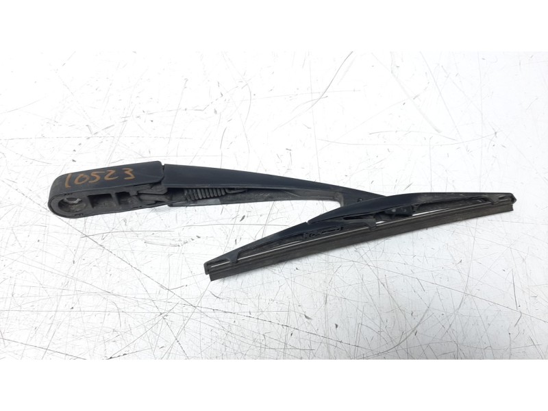 Recambio de brazo limpia trasero para mitsubishi eclipse cross motion 2wd referencia OEM IAM 8253A250  