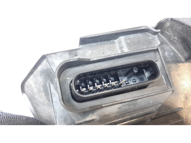 Recambio de cerradura puerta delantera derecha para land rover discovery sport 2.0 td4 cat referencia OEM IAM GK72203A28FD  
