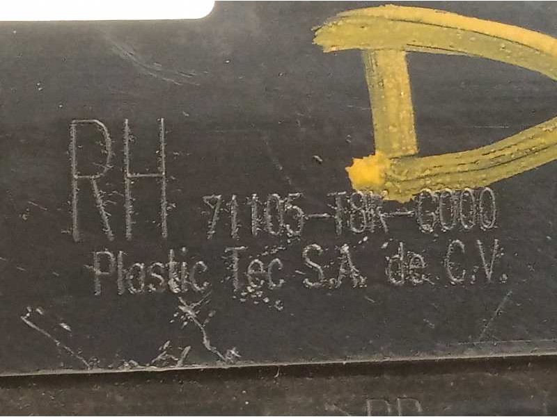 Recambio de rejilla paragolpes derecha para honda hr-v (..) comfort referencia OEM IAM 71105T8K  