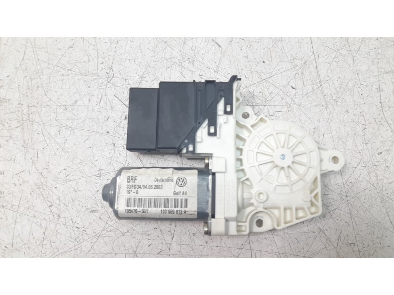 Recambio de motor elevalunas trasero derecho para volkswagen golf iv berlina (1j1) básico referencia OEM IAM 1C0959812A  