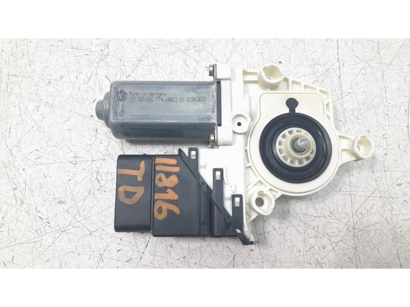 Recambio de motor elevalunas trasero derecho para volkswagen golf iv berlina (1j1) básico referencia OEM IAM 1C0959812A  