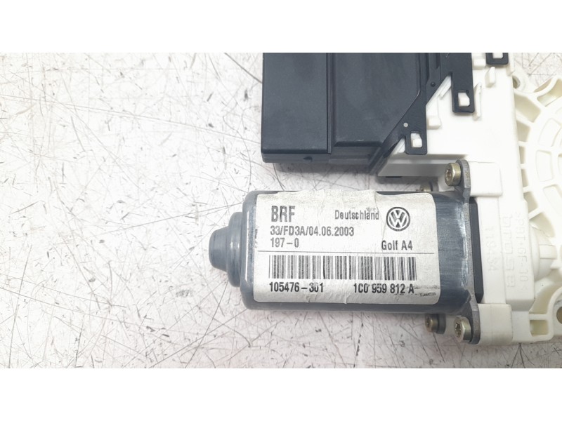Recambio de motor elevalunas trasero derecho para volkswagen golf iv berlina (1j1) básico referencia OEM IAM 1C0959812A  
