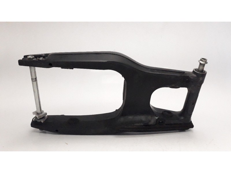 Recambio de puente trasero para honda cb 650r referencia OEM IAM 52200MKND50  