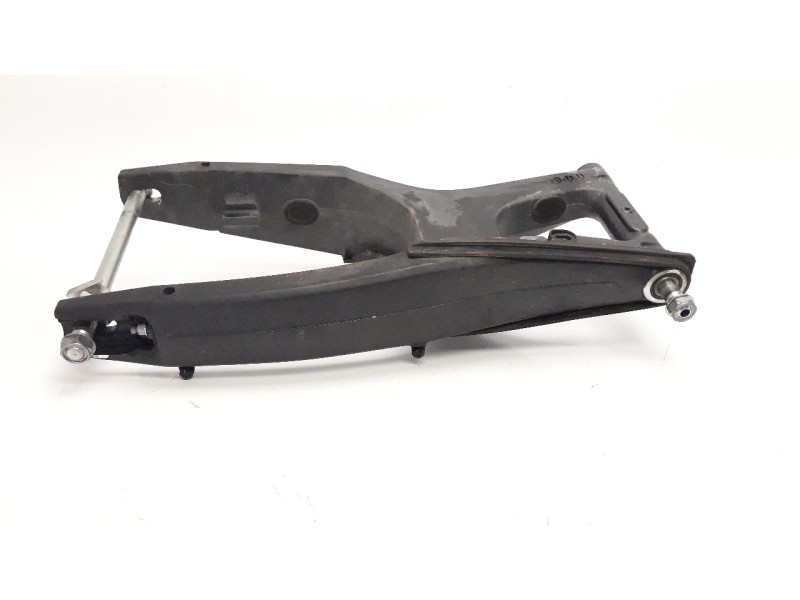 Recambio de puente trasero para honda cb 650r referencia OEM IAM 52200MKND50  